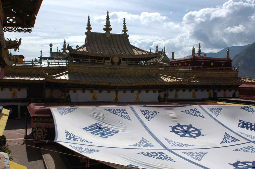 31 - Tibet - Lhasa, templo de Jokhang, terrado